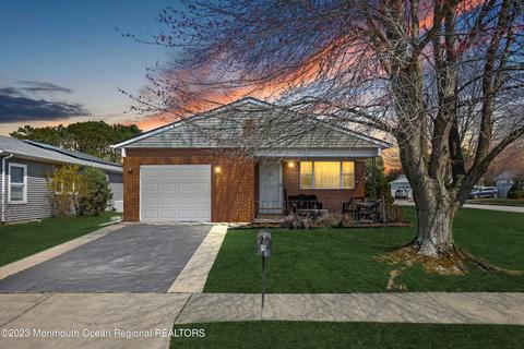 19 Merrilee Ln, Toms River, NJ 08757
