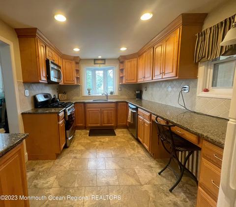 35 Edgemere Dr, Matawan, NJ 07747 photo 6