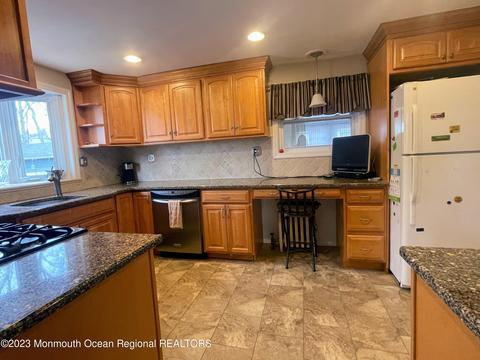 35 Edgemere Dr, Matawan, NJ 07747 photo 7