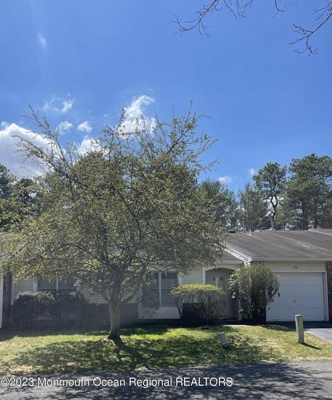 216 Deanne Dr, Lakewood, NJ 08701