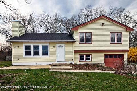 34 Locker St, Bayville, NJ 08721