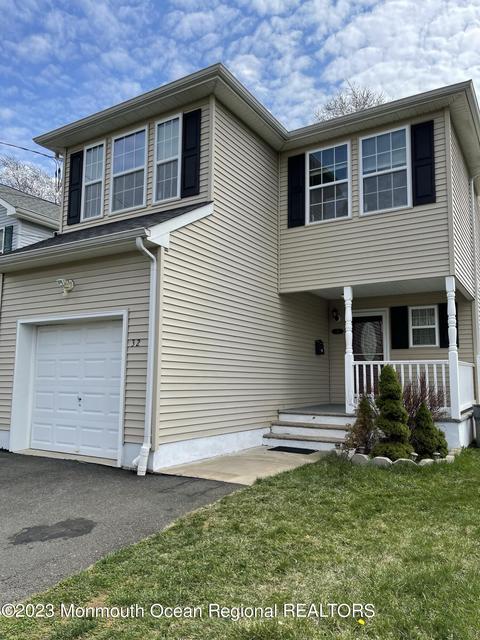 32 Bond St, Freehold, NJ 07728