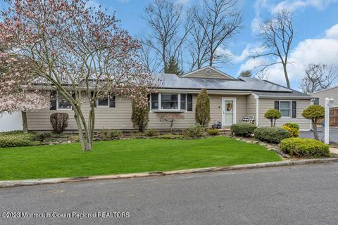 6 East Dr, Brick, NJ 08724
