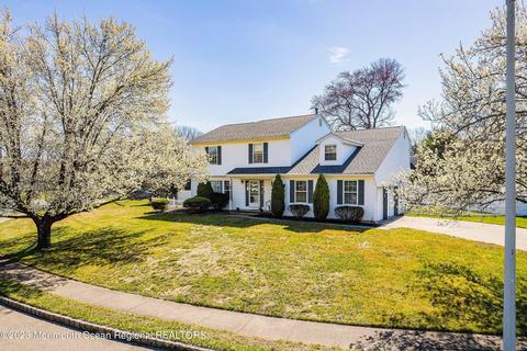 8 Margaret Ln, Howell, NJ 07731