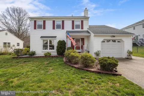 161 Sea Bird Ln, Belford, NJ 07718