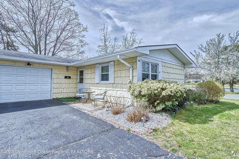24 Poe Rd, Brick, NJ 08724