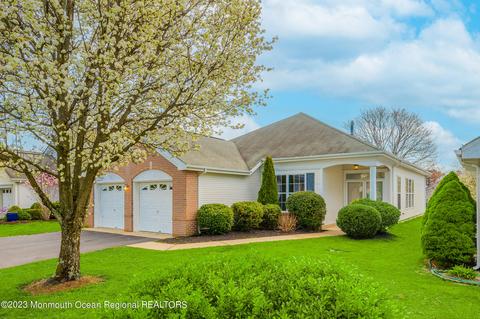 12 Summerlawn Dr, Lakewood, NJ 08701