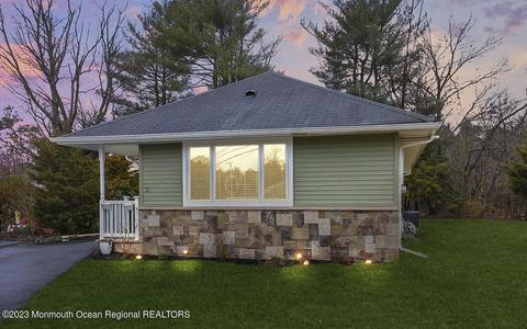 38 Acapulco Pl, Toms River, NJ 08753