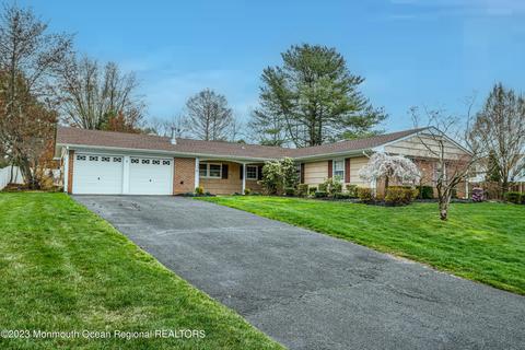 4 Cymbeline Dr, Old Bridge, NJ 08857