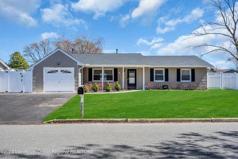 402 3rd St, Waretown, NJ 08758 photo 4