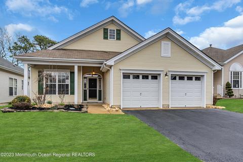 36 Springlawn Dr, Lakewood, NJ 08701