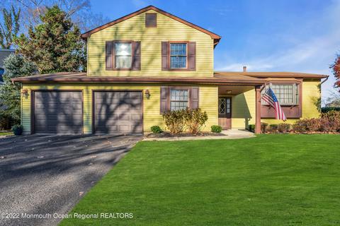 2 Kettle Ct, Howell, NJ 07731