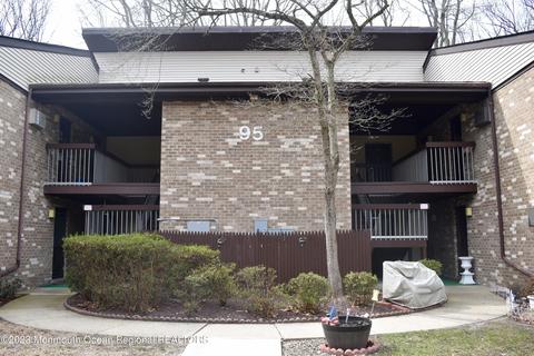 95 Arrowood Rd #B, Manalapan, NJ 07726