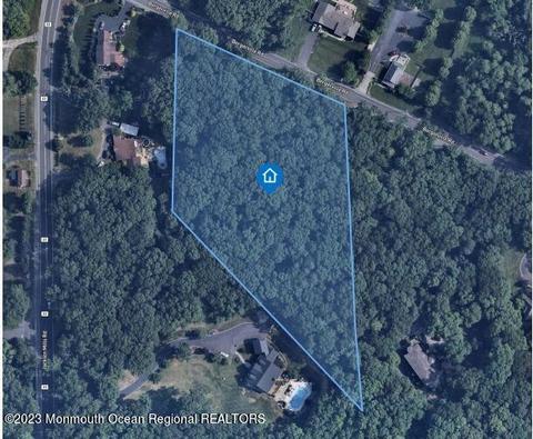 135 Bergerville Rd, Freehold, NJ 07728