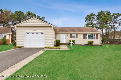 19 Olstins Ct, Toms River, NJ 08757