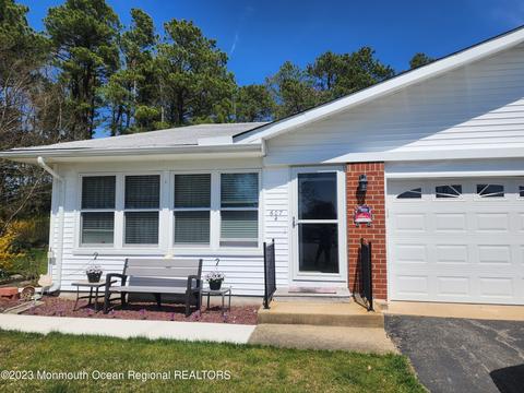 607 Willow Ct #A, Whiting, NJ 08759