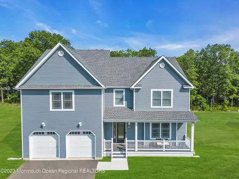 12 Sander Way, Bayville, NJ 08721