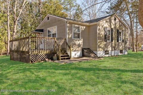 9 Jerrys Ln, Howell, NJ 07731