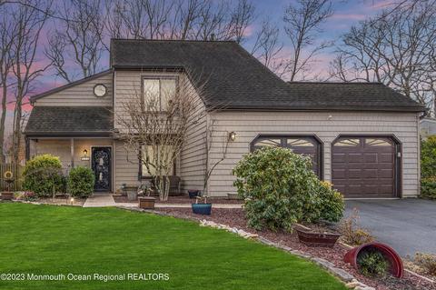 15 Concord Cir, Howell, NJ 07731