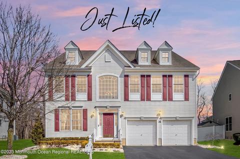 32 Springhouse Cir, Manalapan, NJ 07726