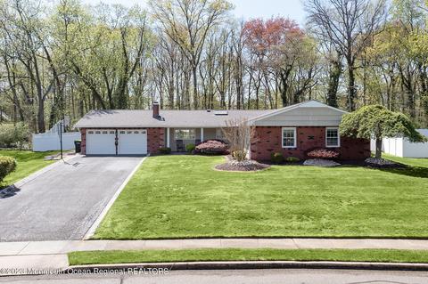 10 Dogwood Cir, Old Bridge, NJ 08857