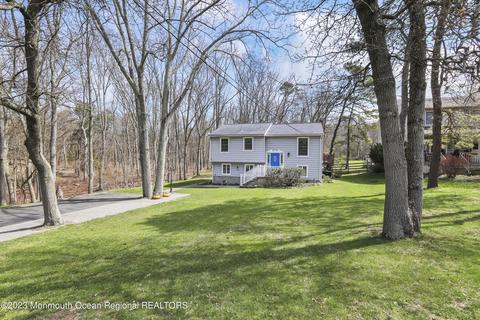 280 Stuart St, Howell, NJ 07731