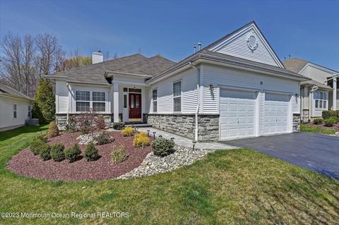 13 Gainsborough Ct, Manalapan, NJ 07726
