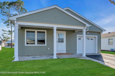 10 La Combe Ter, Toms River, NJ 08757