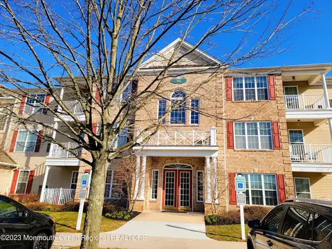 215 Sophee Ln, Lakewood, NJ 08701