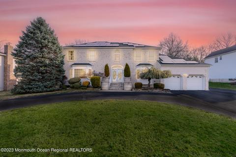 12 Julies Way, Howell, NJ 07731