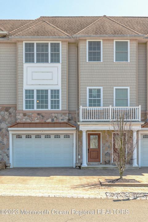 5 White Oak Ln, Aberdeen, NJ 07747