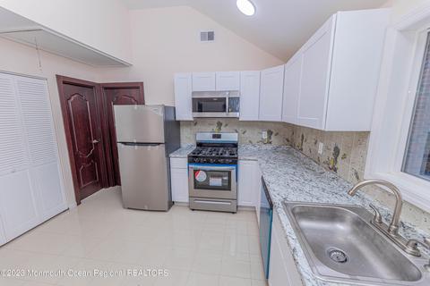 26 Port Monmouth Rd, Keansburg, NJ 07734