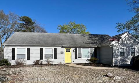 857 Tudor Ct, Toms River, NJ 08753
