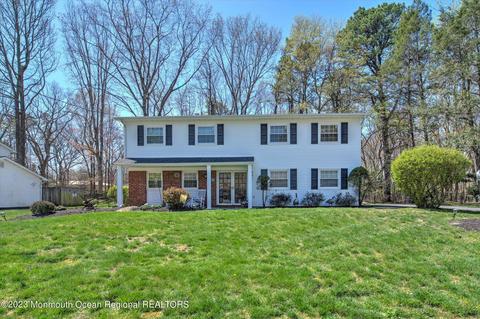 9 Lindsay Dr, Morganville, NJ 07751