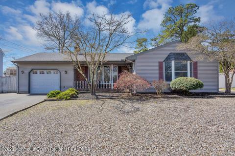 290 Mermaid Dr, Manahawkin, NJ 08050