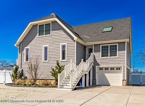 21 Kingfisher Ln, Toms River, NJ 08753