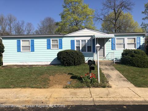 558 Sara Dr, Freehold, NJ 07728