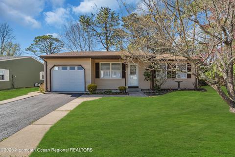 42 Keene St #72, Whiting, NJ 08759