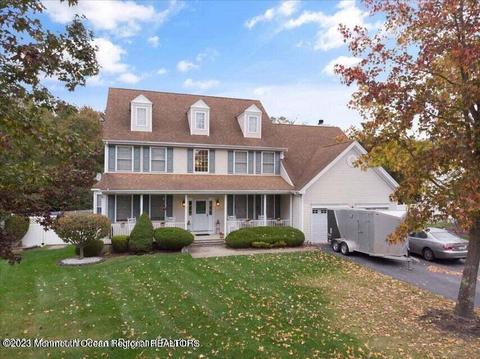16 Palamino Dr, Jackson, NJ 08527