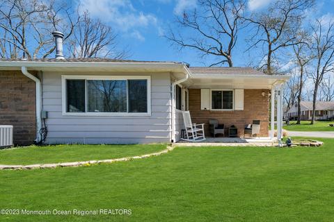4 Dove St #A, Manchester, NJ 08759