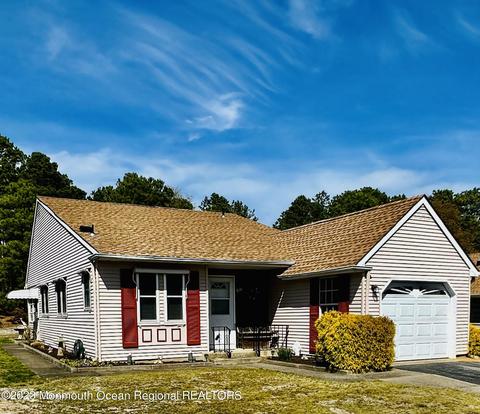 69 Birchwood Dr, Whiting, NJ 08759