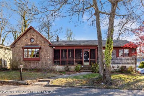 93 Nautilus St, Beachwood, NJ 08722