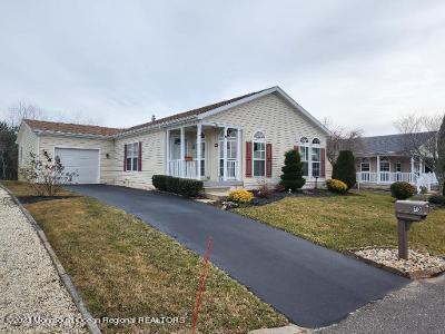 70 Oak Ridge Ln, Stafford, NJ 08050