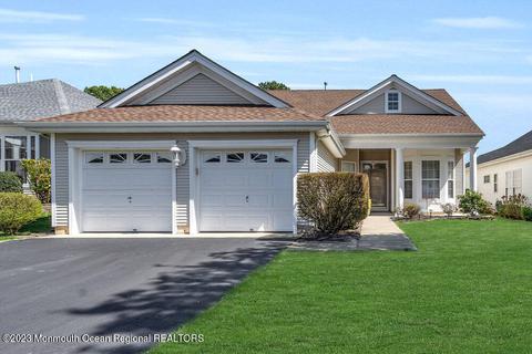 26 Greensprings Dr, Lakewood, NJ 08701
