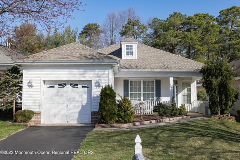 22 Goldensprings Dr, Lakewood, NJ 08701