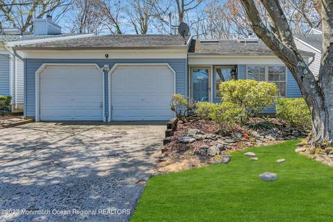 9 Portsmouth Dr, Old Bridge, NJ 08857