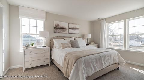 21 Mantoloking Dr, Jackson, NJ 08527