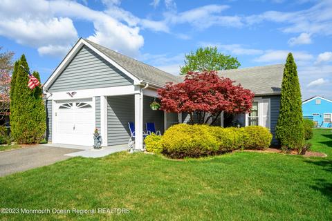 14 Saint Paul Pl, Manchester, NJ 08759
