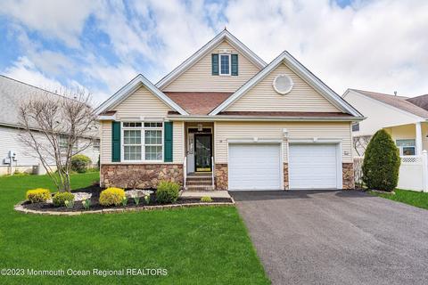 14 Elsworth Pl, Holmdel, NJ 07733