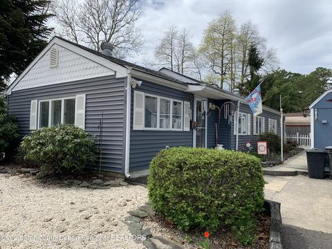 10 Walnut St, Waretown, NJ 08758
